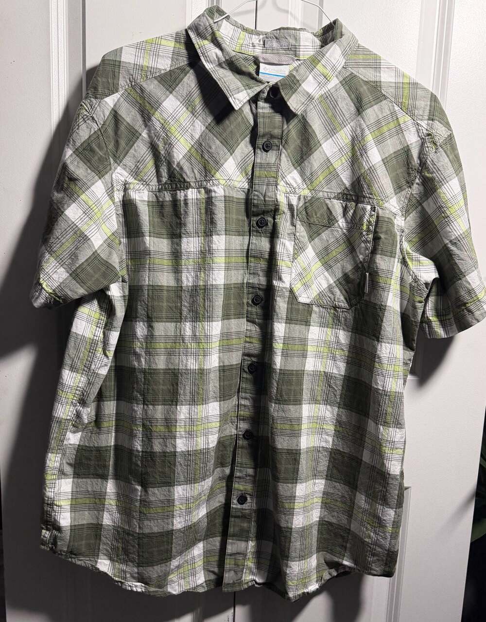 Columbia Sportswear Men's XL Green White Plaid Short Sleeve Button Down Shirt